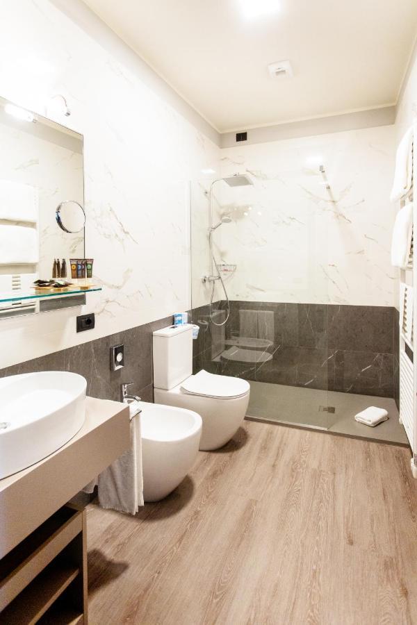 Palazzo Le Poste - Suite And Apartments Parma Bagian luar foto